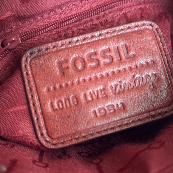Fossil genuine reddish leather distressed crossbody purse zip close front pocket - Picture 12 of 16